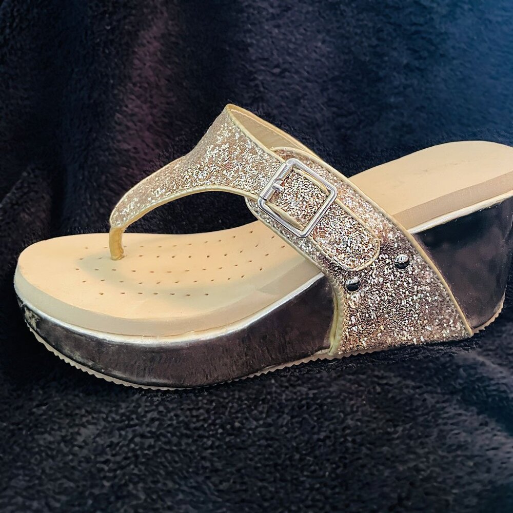 Gold Glitter Side Buckle Strap Platform Wedge Thong Sandals Size 6.5